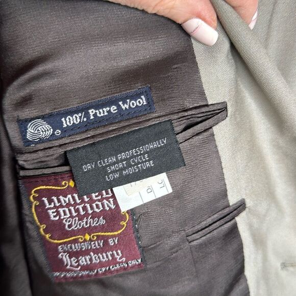 Burberry Vintage 100% Pure Wool Tan Suit. Pants size 34. Jacket size 42. - Picture 11 of 16